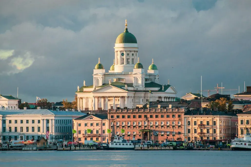 Helsinki Tuomiokirkko satamasta – AI-kameravalvonta pääkaupunkiseudulla